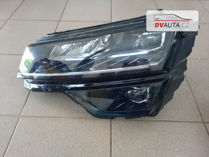 Levé přední světlo 57B941015B